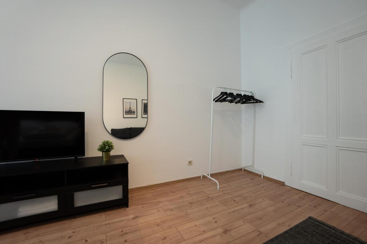 Lovely 1-Bedroom Apartment Next To Praterstern Wien Exteriör bild
