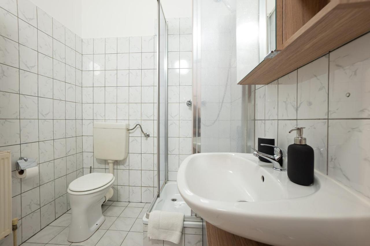 Lovely 1-Bedroom Apartment Next To Praterstern Wien Exteriör bild