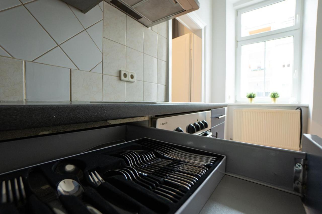 Lovely 1-Bedroom Apartment Next To Praterstern Wien Exteriör bild